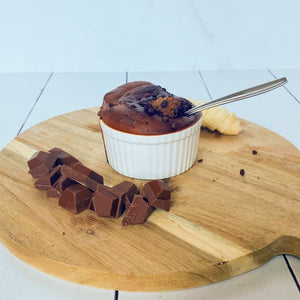 Een heerlijke choco mug cake! Heerlijk creamy vanbinnen en erg gemakkelijk gemaakt. Zeker waard om te proberen!